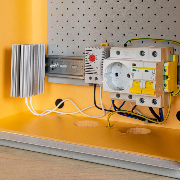 Термошкаф -55град. до +50град.C 360x560x196мм IP66 3УТ (Ver. 2.0) с обогревом Mastermann 00-00015260